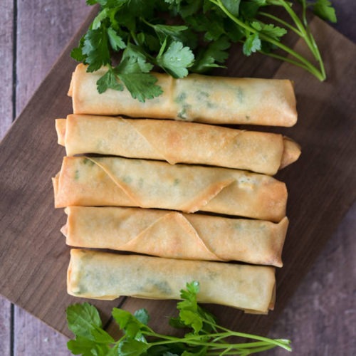 رقائق الجبنة المقرمشة... مقبلات ذهبية على مائدة الإفطار